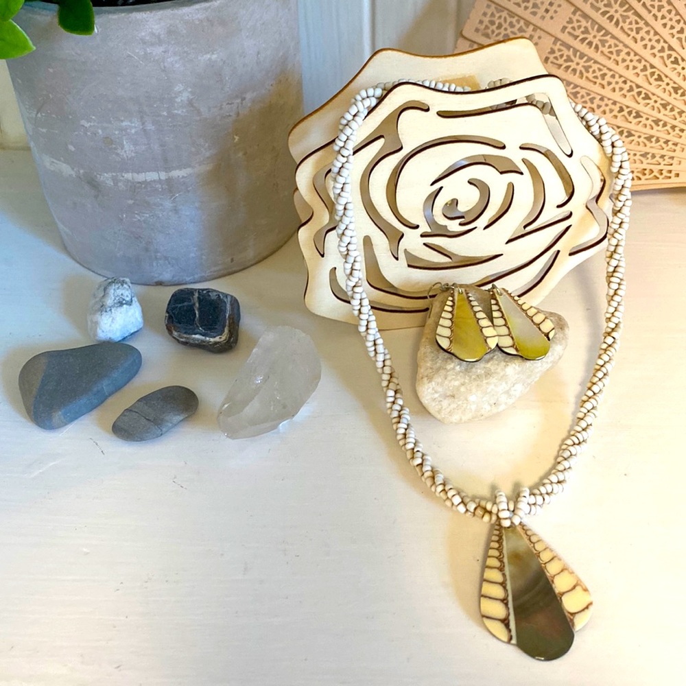 Beach House Sea Shell Necklace & Earrings